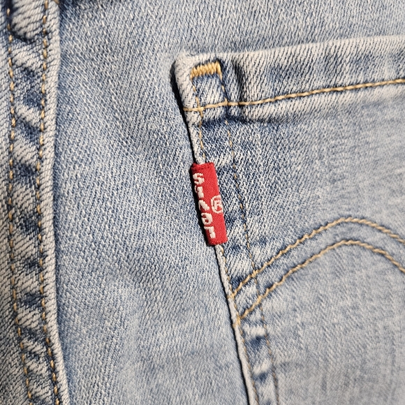 Levi Mid Rise Shorts - Picture 4 of 4